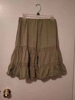 Olive Tiered Ruffle Shorts / Skort